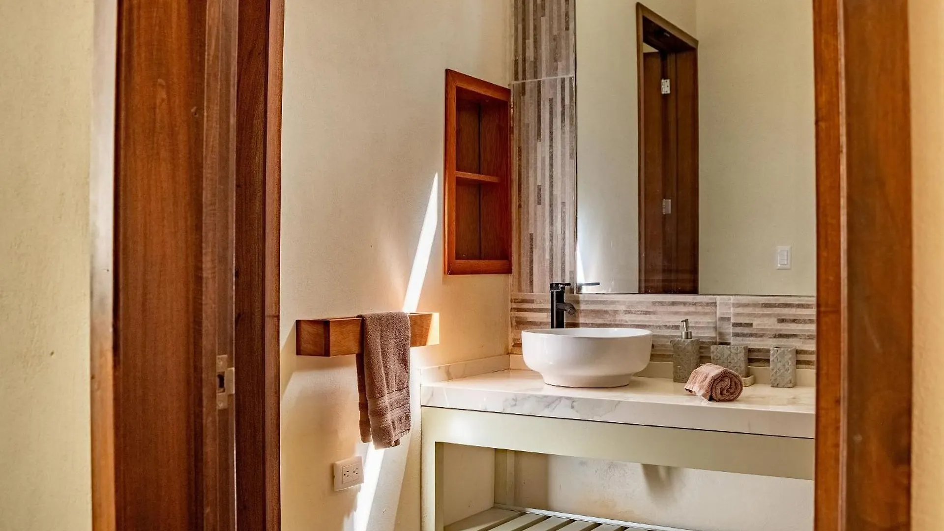 Casa Relaxo Villa En La Laguna Con Muelle Privado Buenavista  0*, Buenavista (Quintana Roo)